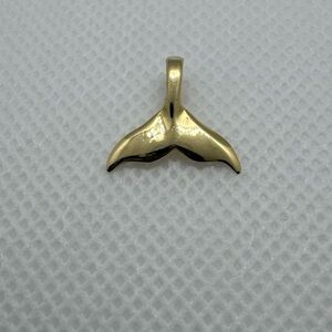 14K Yellow Gold Whale Tail Pendant Nautical Ocean Charm Alaska 0.78g
